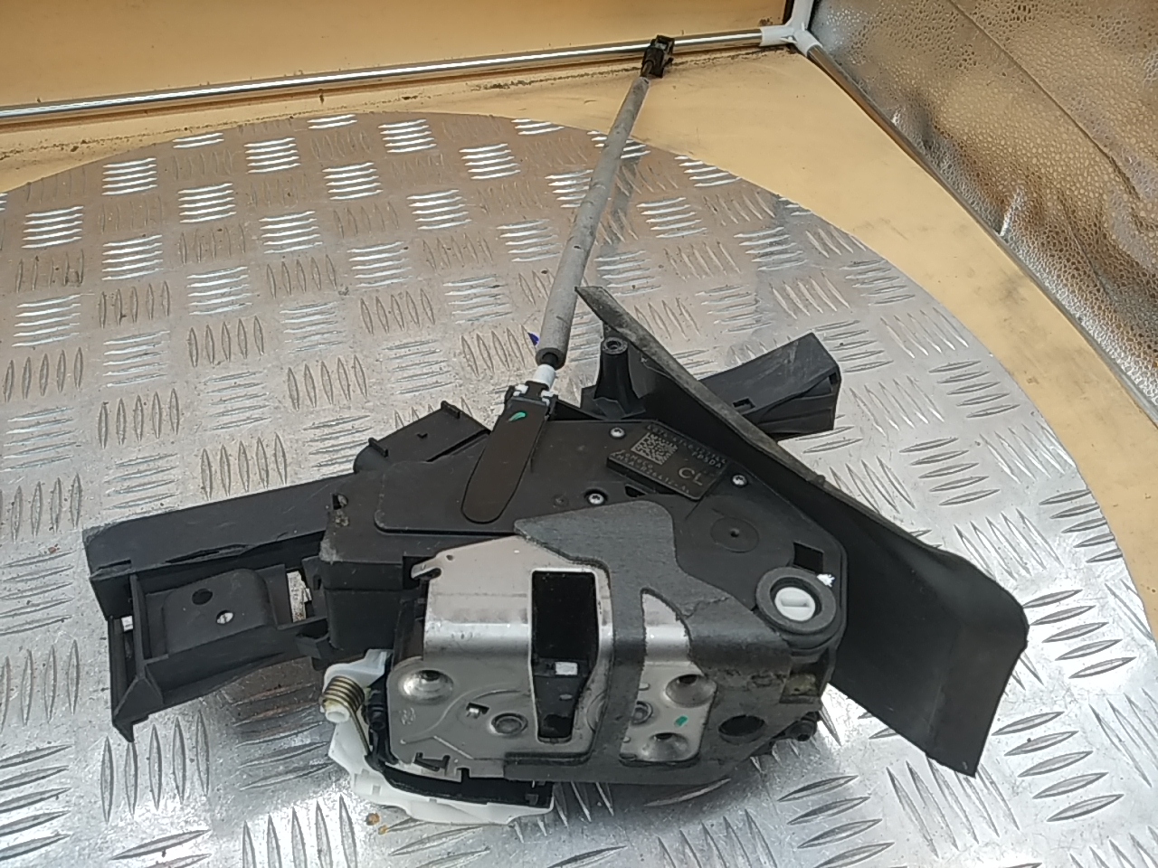 Замок двери задней правой