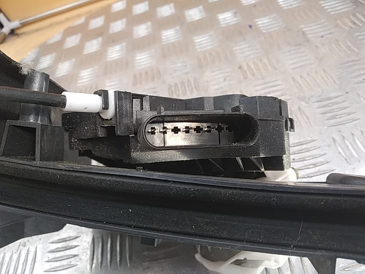 Замок двери задней правой