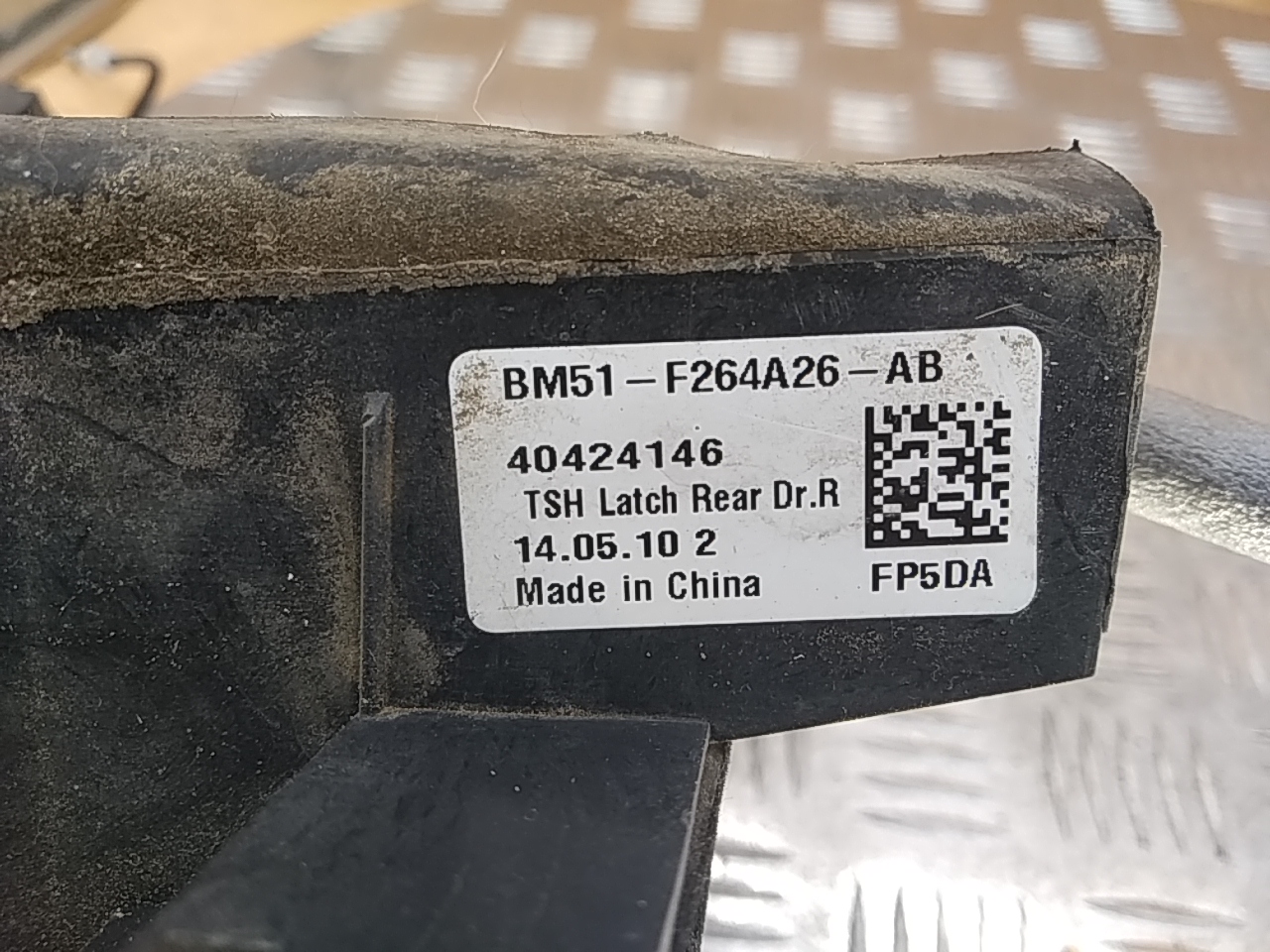 Замок двери задней правой