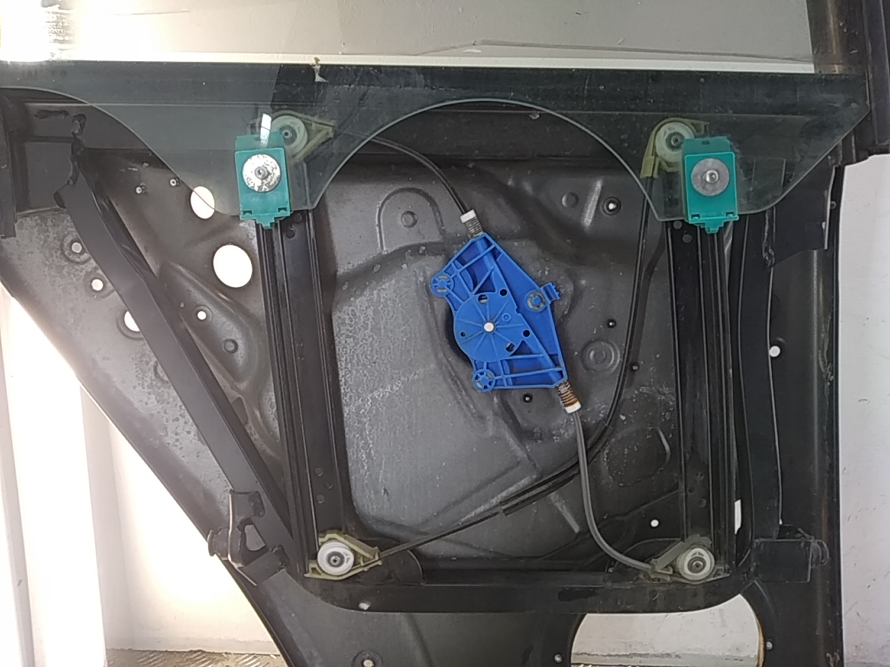 Стеклоподъемник электр. задний правый