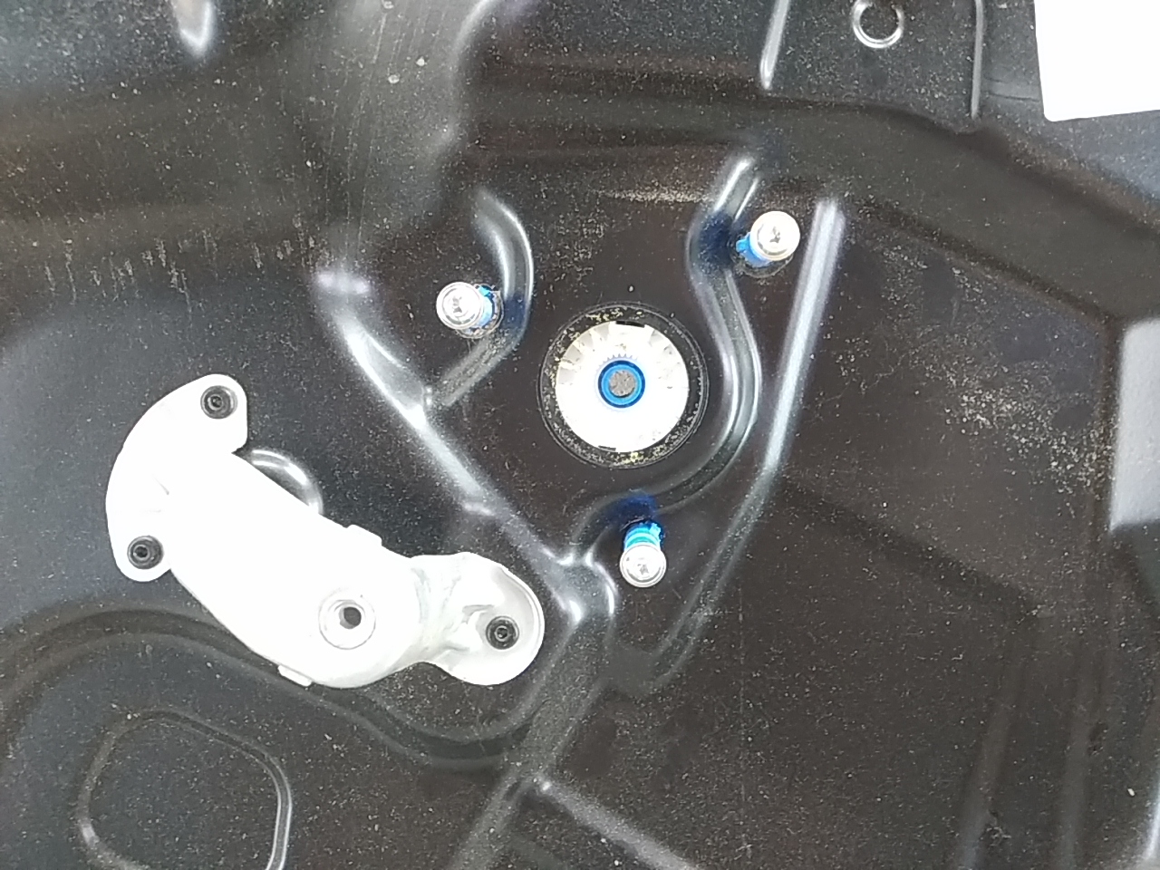 Стеклоподъемник электр. задний правый