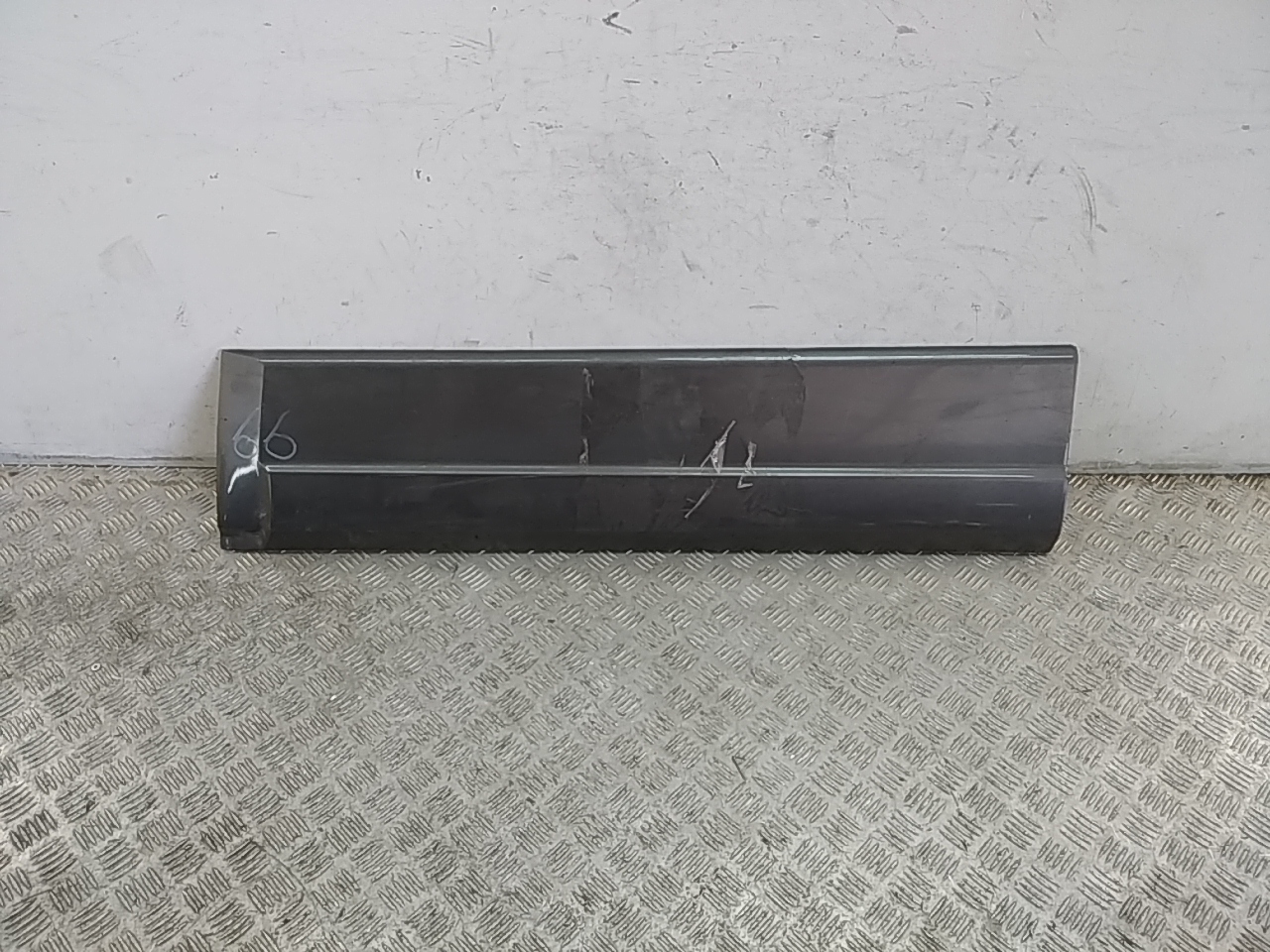 Накладка двери передней правой