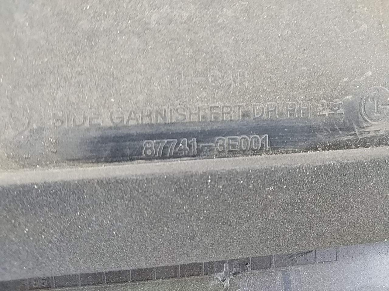 Накладка двери передней правой