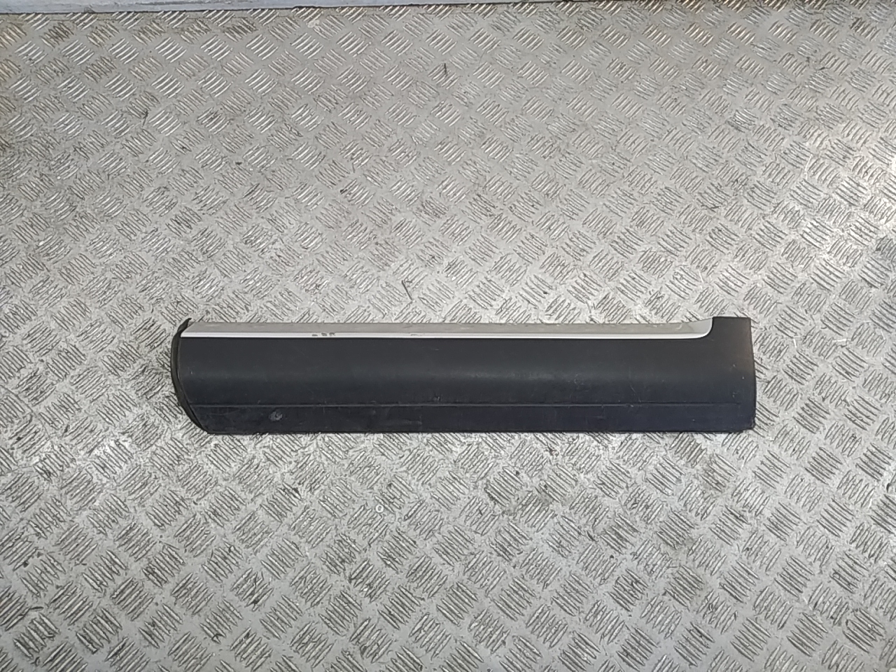 Накладка двери задней левой