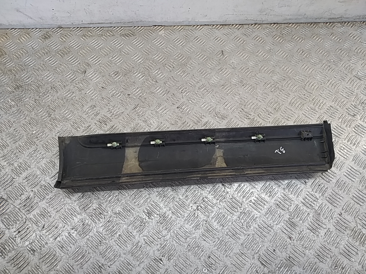 Накладка двери задней левой