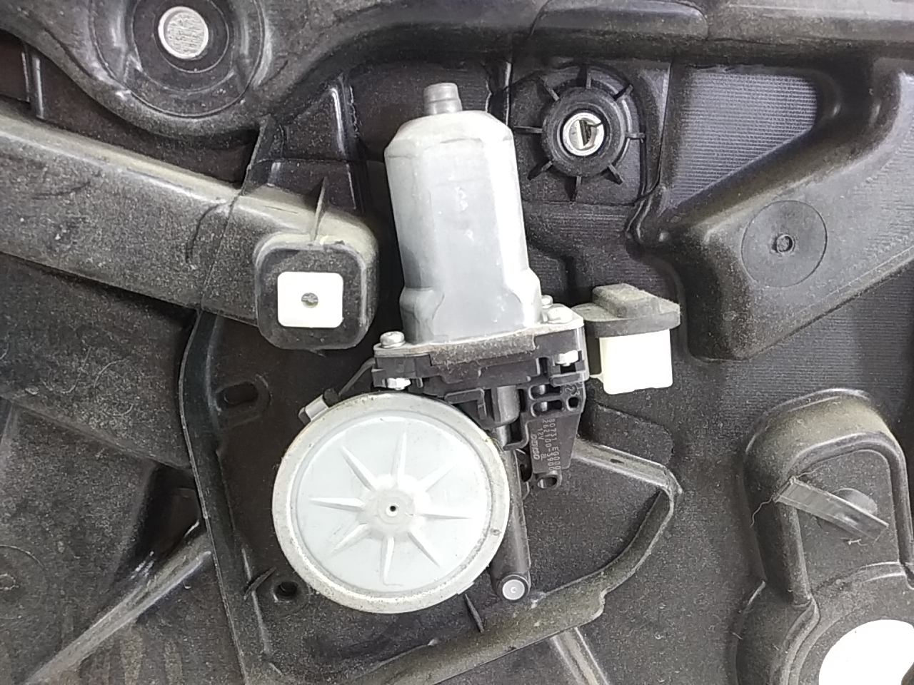 Моторчик стеклоподъемника