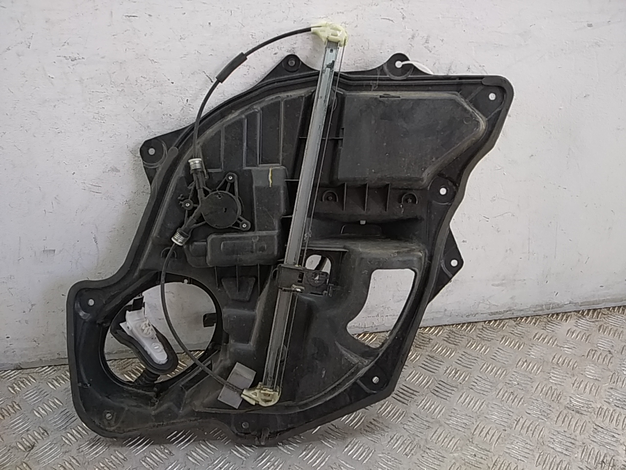 Стеклоподъемник электр. задний левый