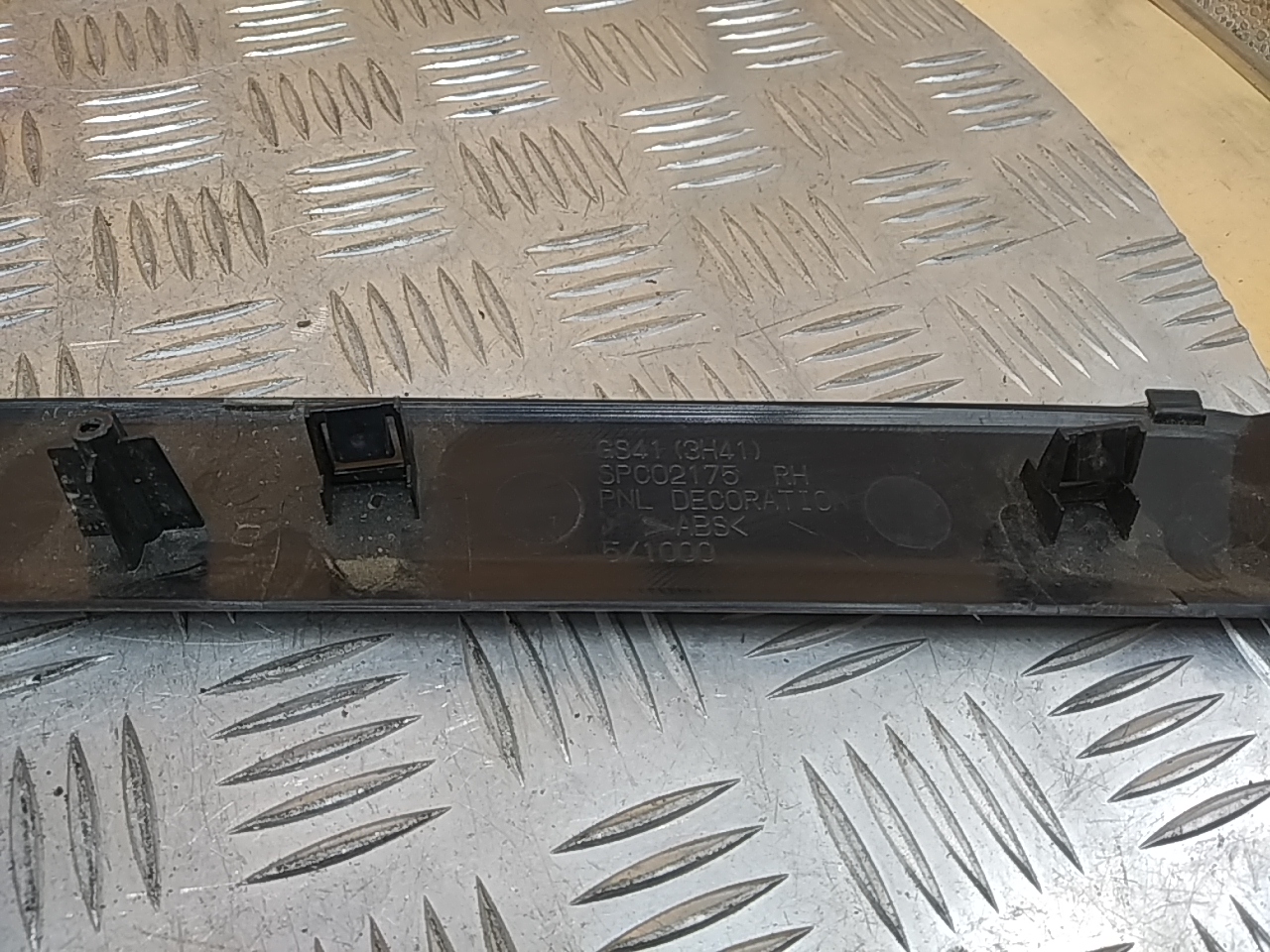 Накладка двери передней правой