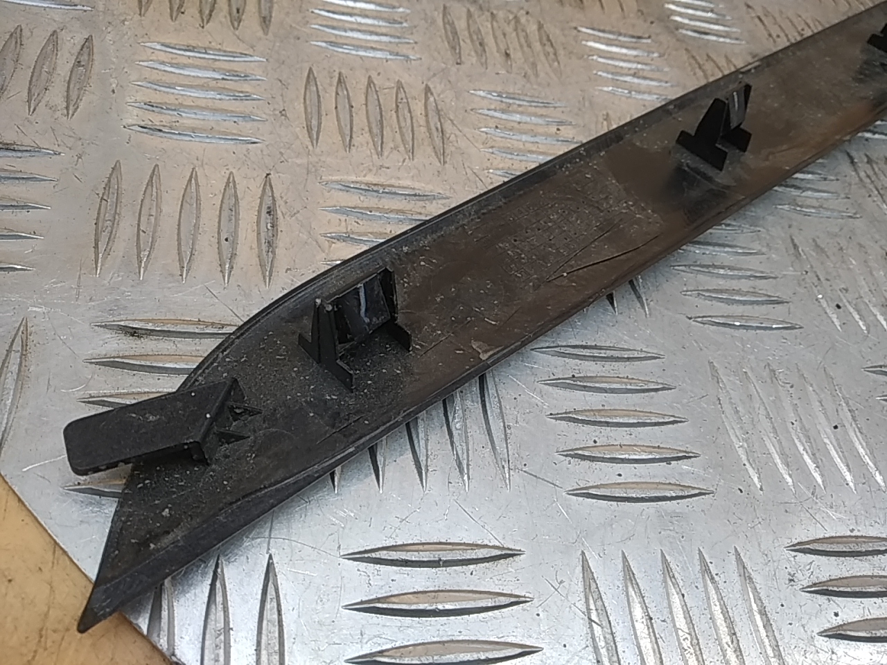 Накладка двери передней правой