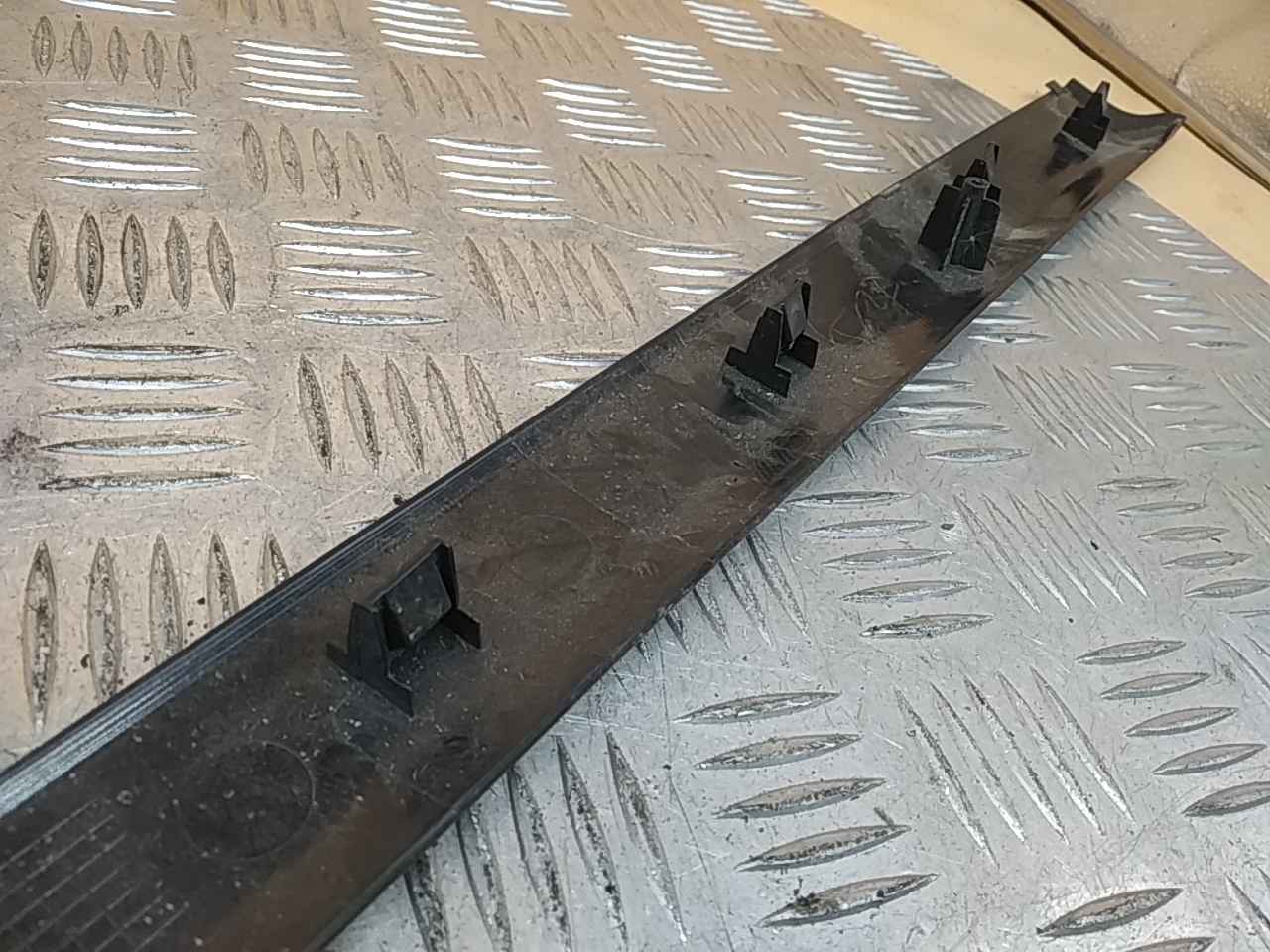 Накладка двери передней правой