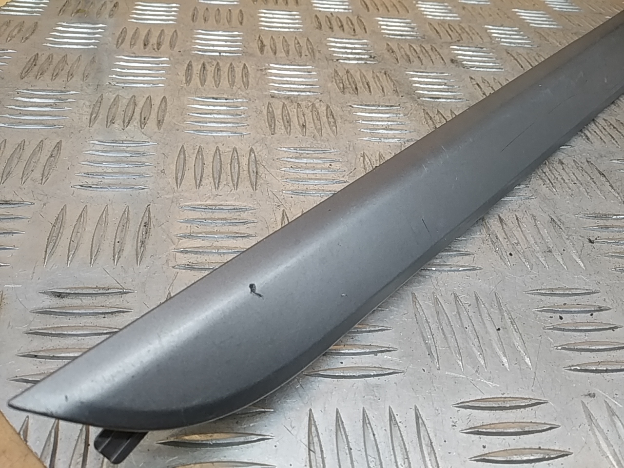 Накладка двери передней правой