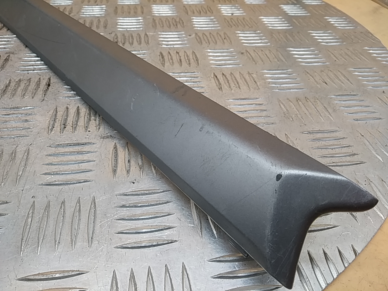 Накладка двери передней правой