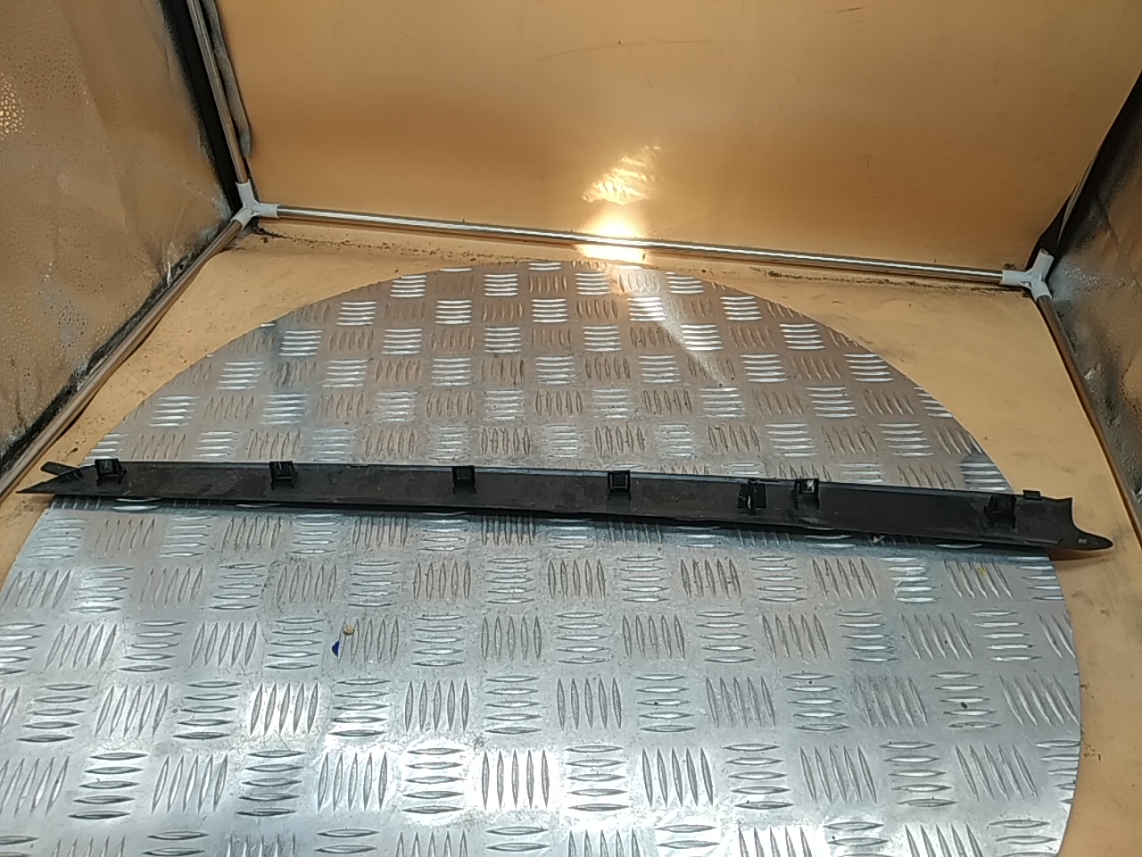 Накладка двери передней правой