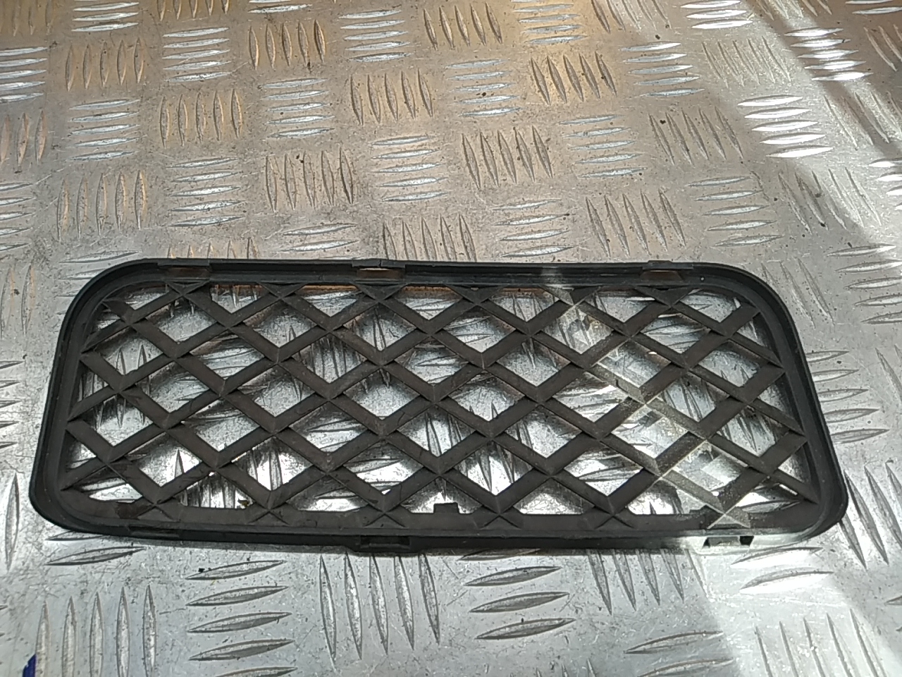 Решетка в бампер левая