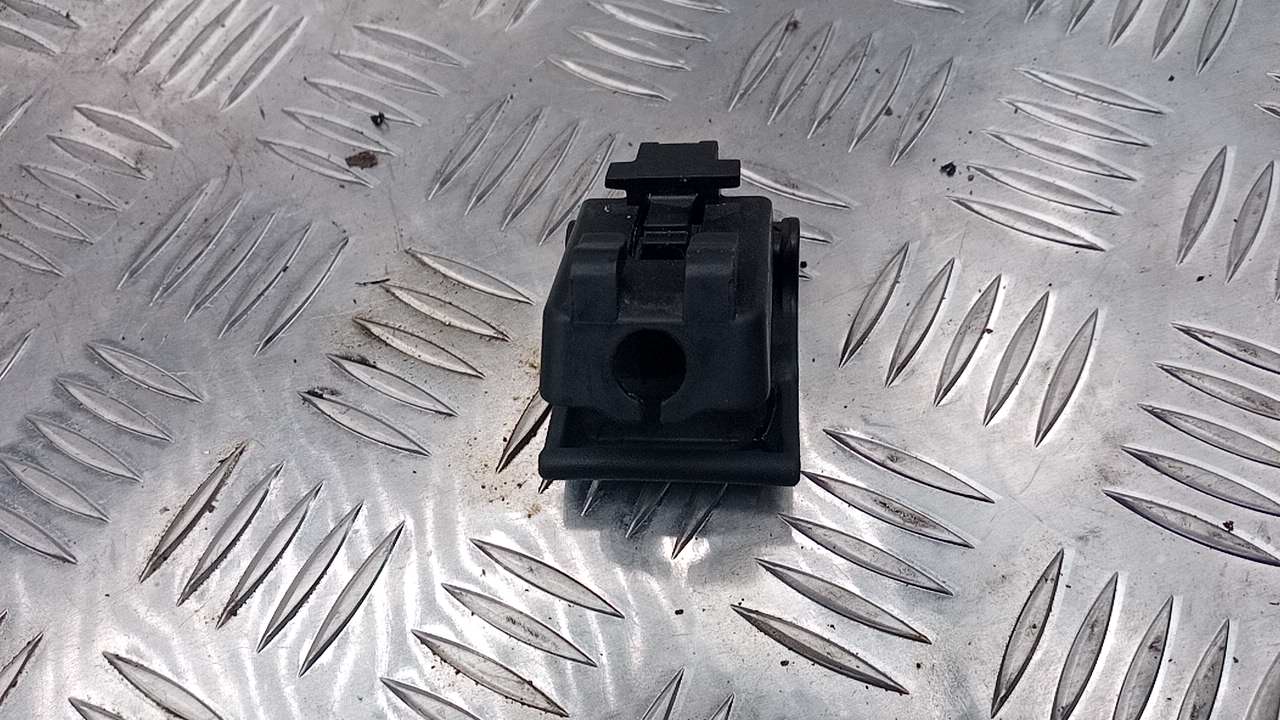 Ручка открывания капота