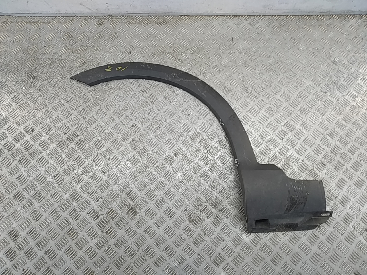 Накладка заднего крыла левого