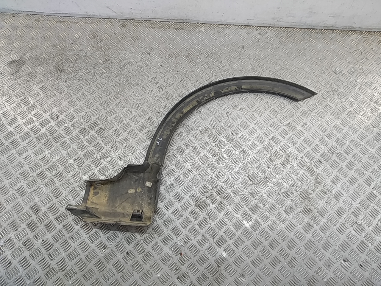 Накладка заднего крыла левого