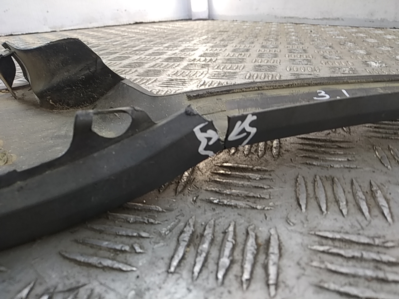 Накладка заднего крыла левого