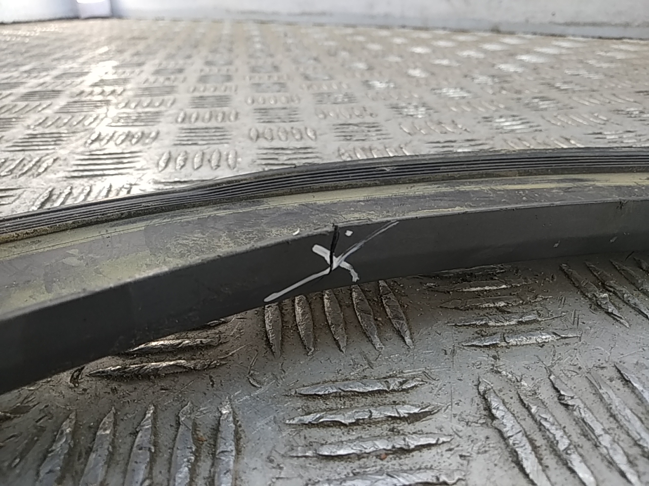 Накладка заднего крыла левого