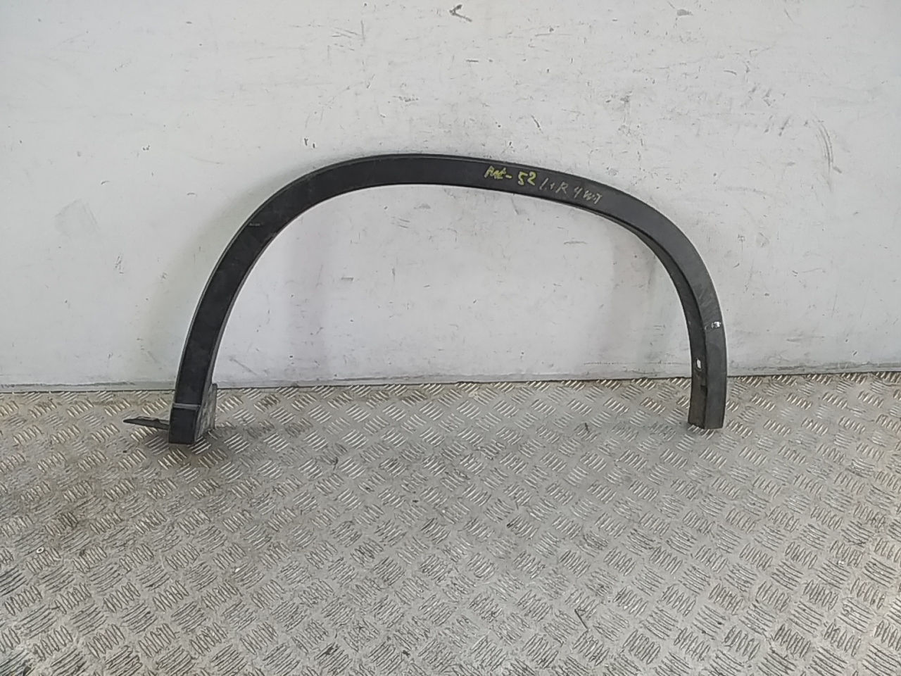 Накладка заднего крыла левого