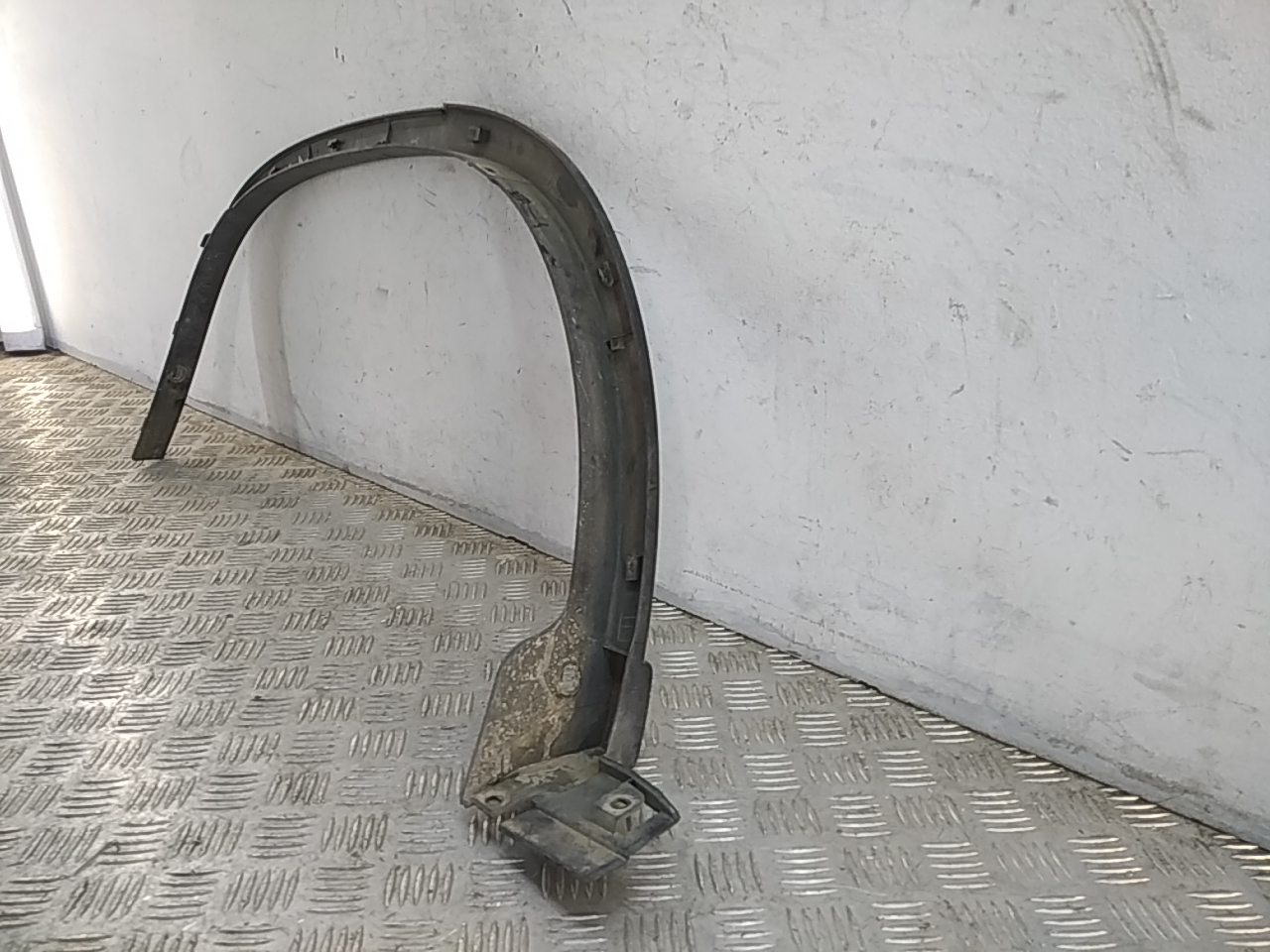 Накладка заднего крыла левого