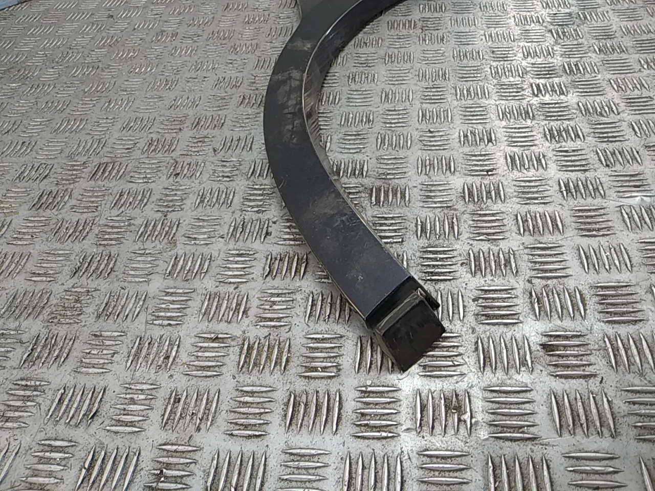 Накладка заднего крыла левого