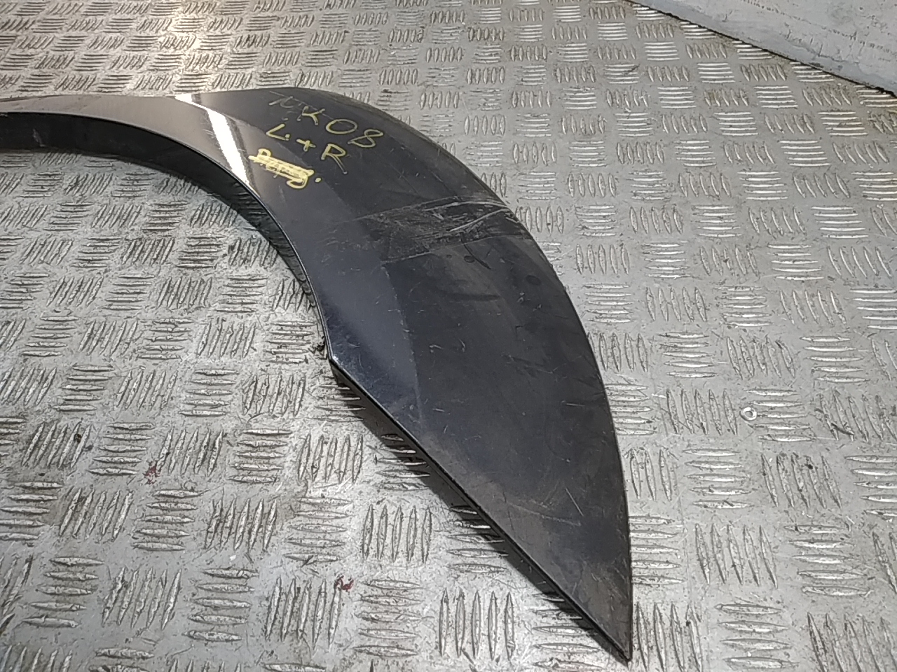 Накладка заднего крыла левого