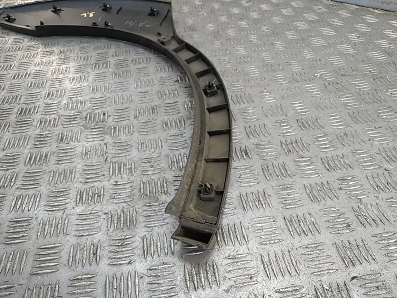 Накладка заднего крыла левого