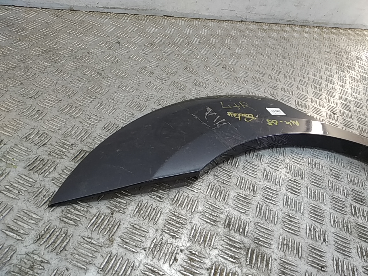 Накладка заднего крыла правого