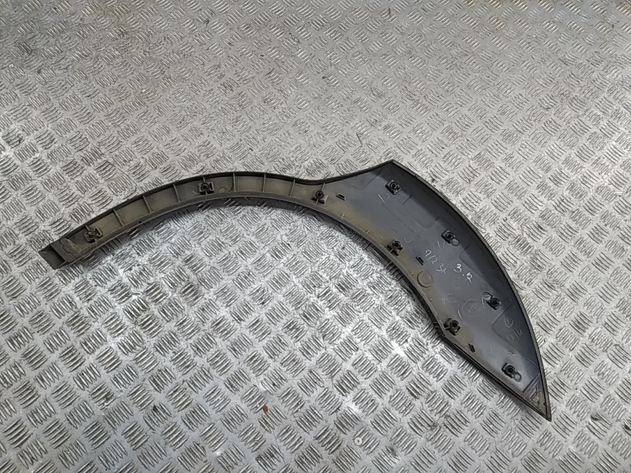 Накладка заднего крыла правого