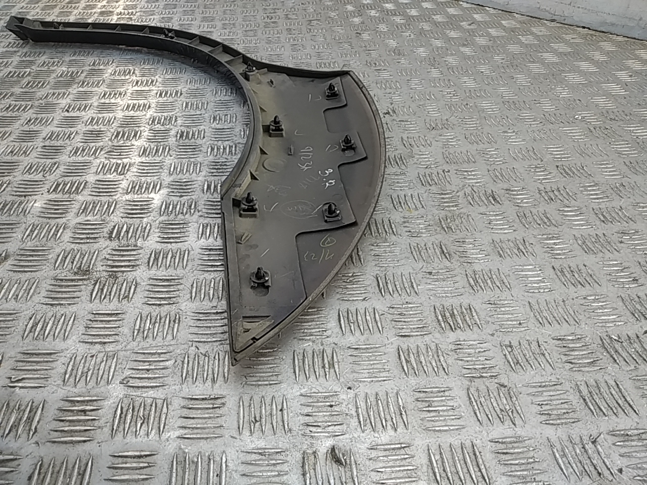 Накладка заднего крыла правого