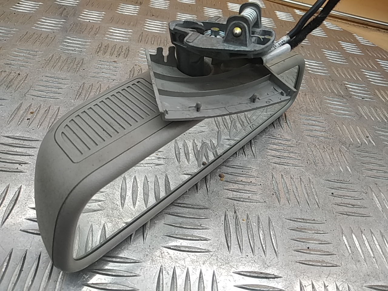 Зеркало заднего вида