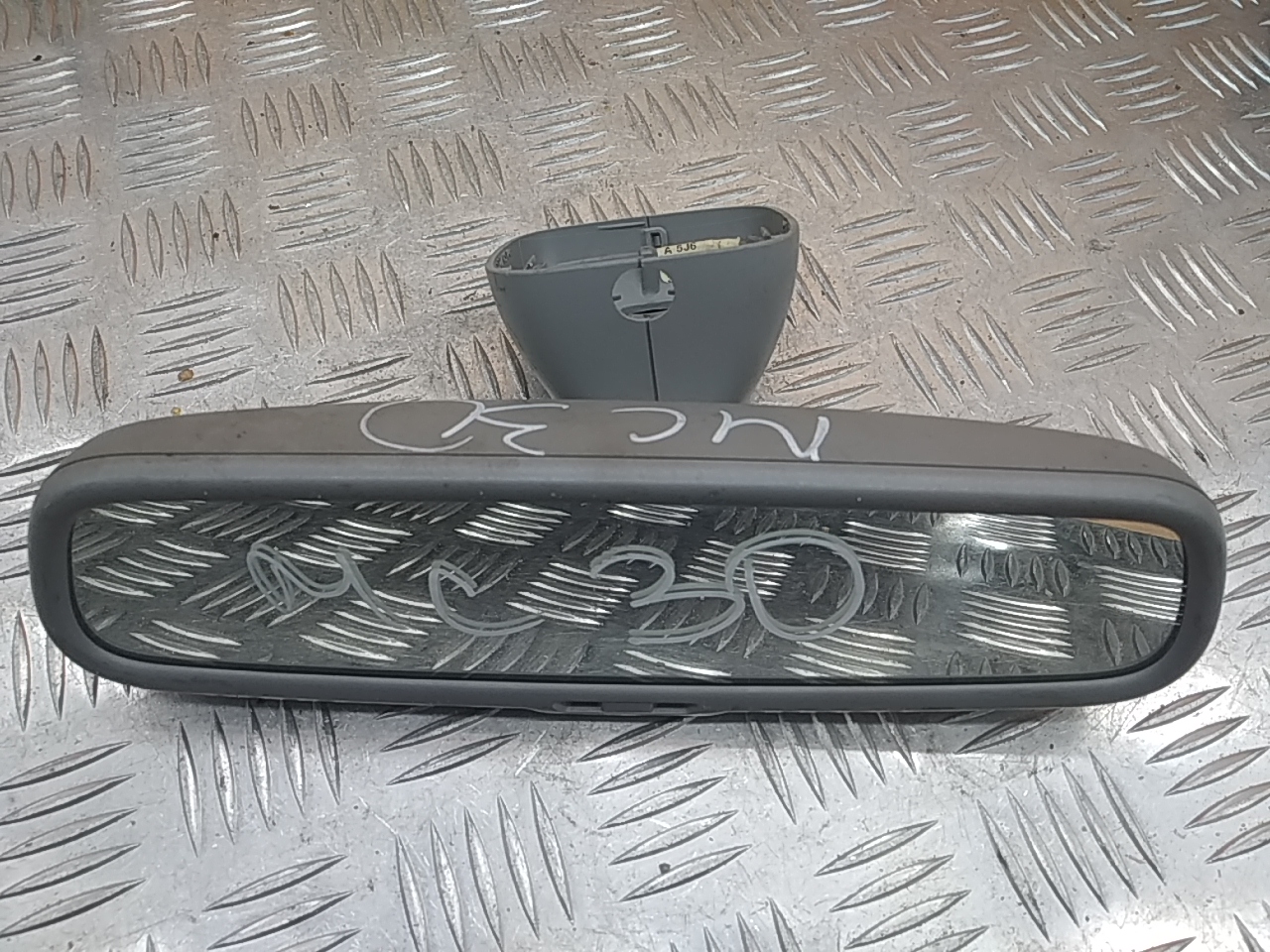 Зеркало заднего вида