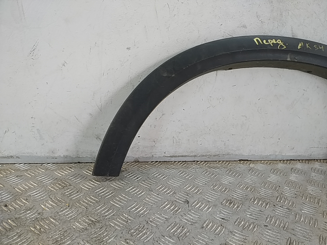 Накладка заднего крыла левого