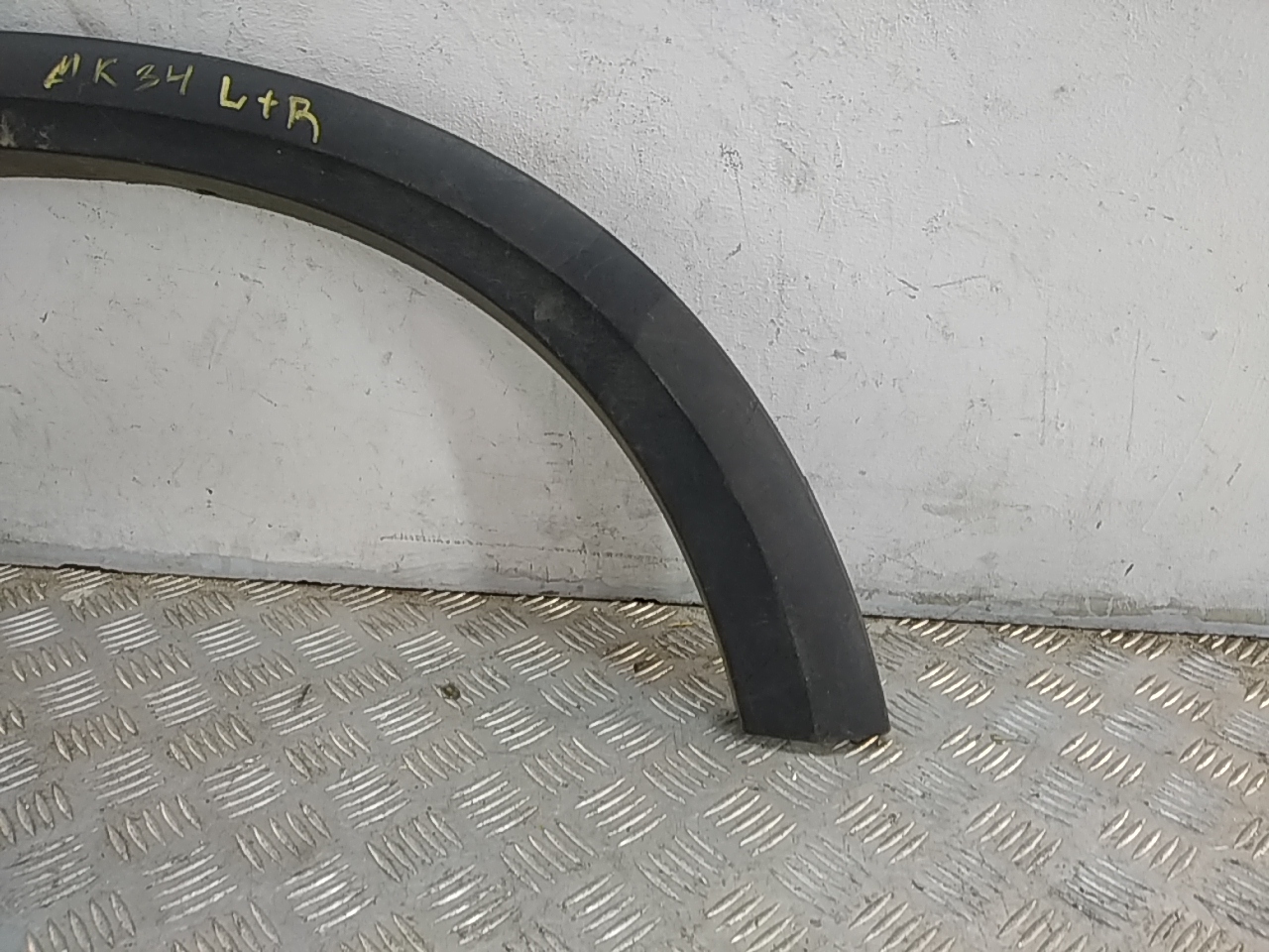 Накладка заднего крыла левого