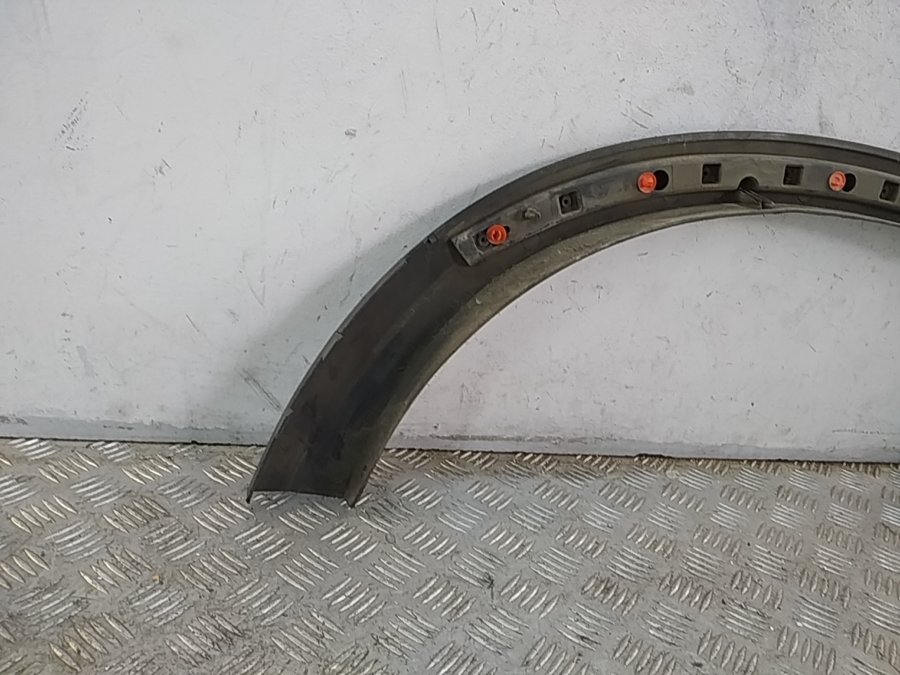 Накладка заднего крыла левого