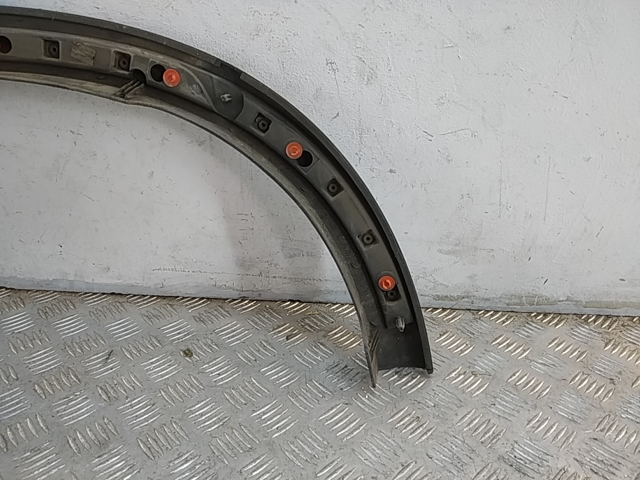 Накладка заднего крыла левого