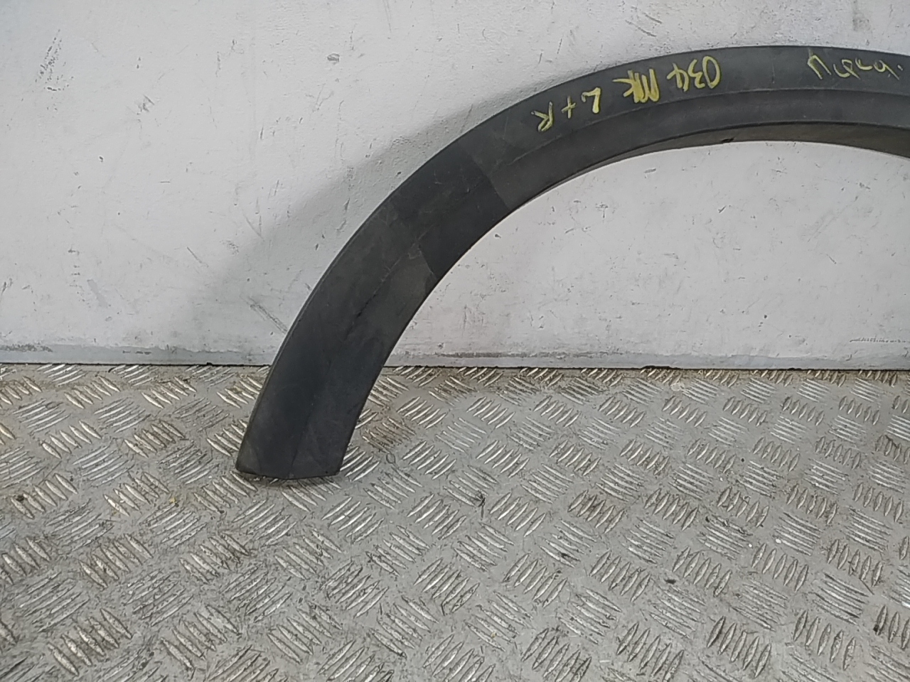 Накладка заднего крыла правого