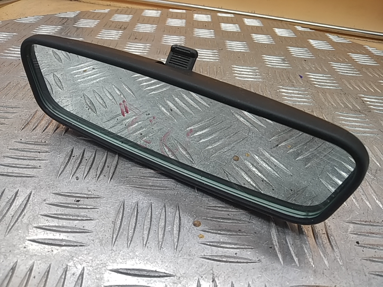 Зеркало заднего вида