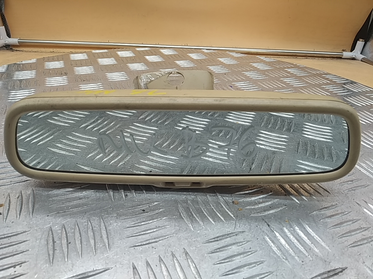 Зеркало заднего вида