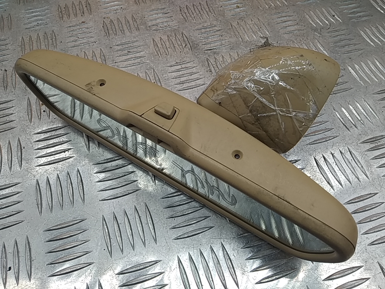 Зеркало заднего вида