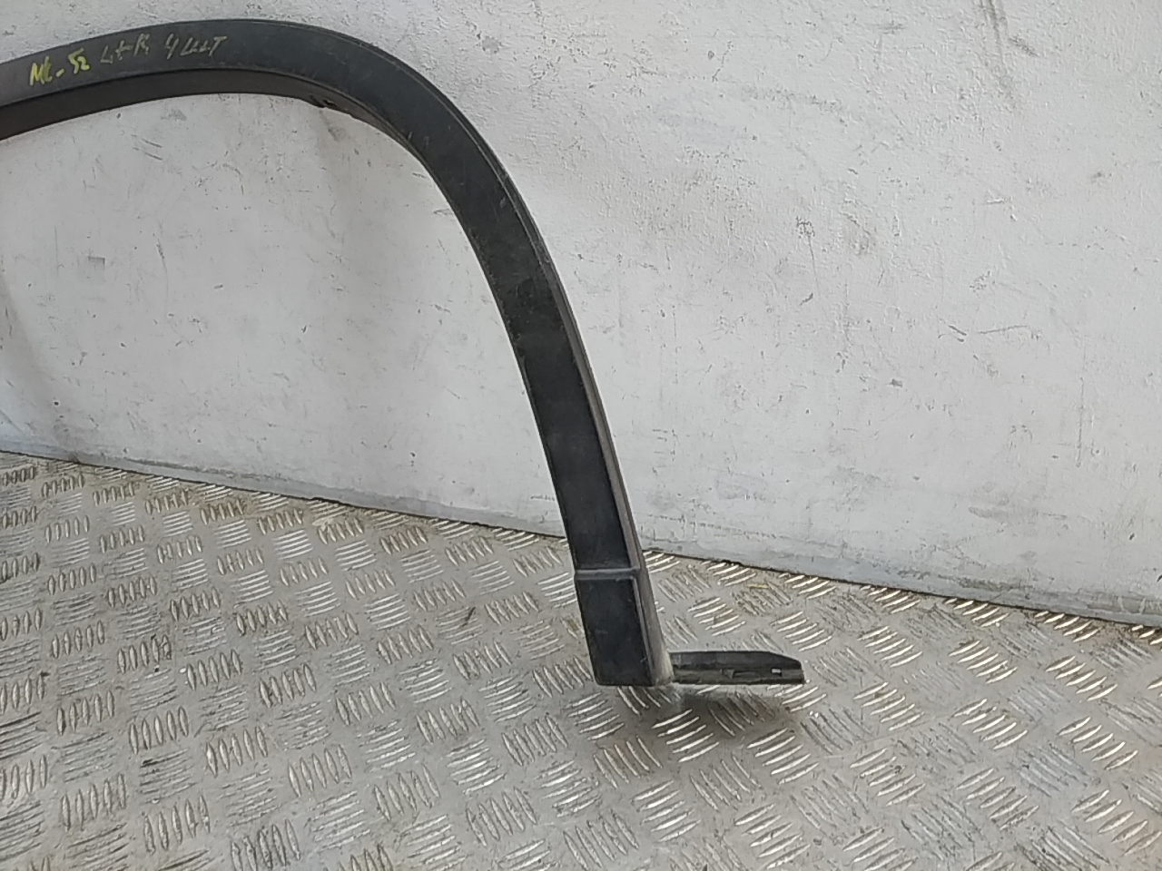 Накладка заднего крыла правого