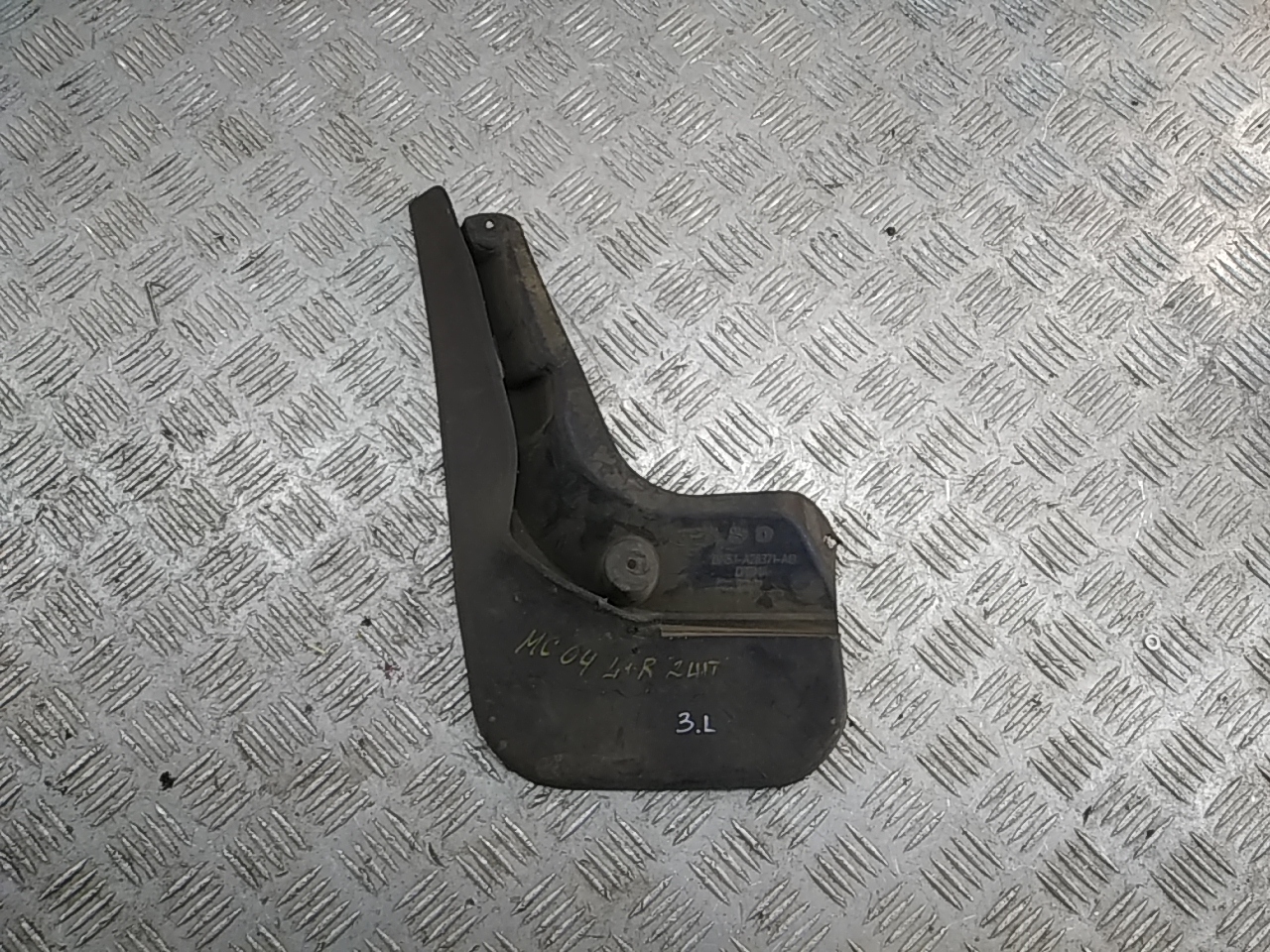 Брызговик задний левый