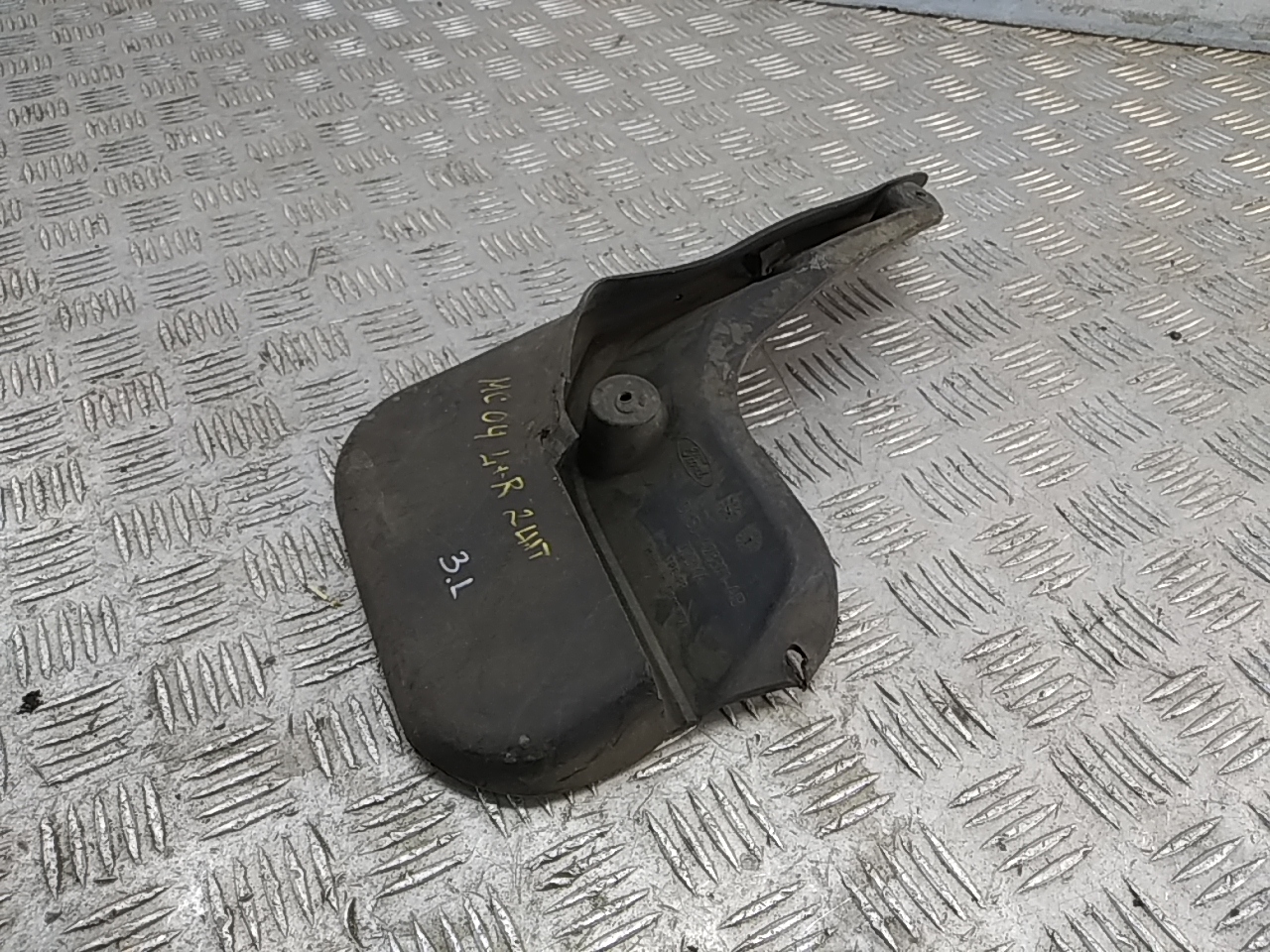 Брызговик задний левый