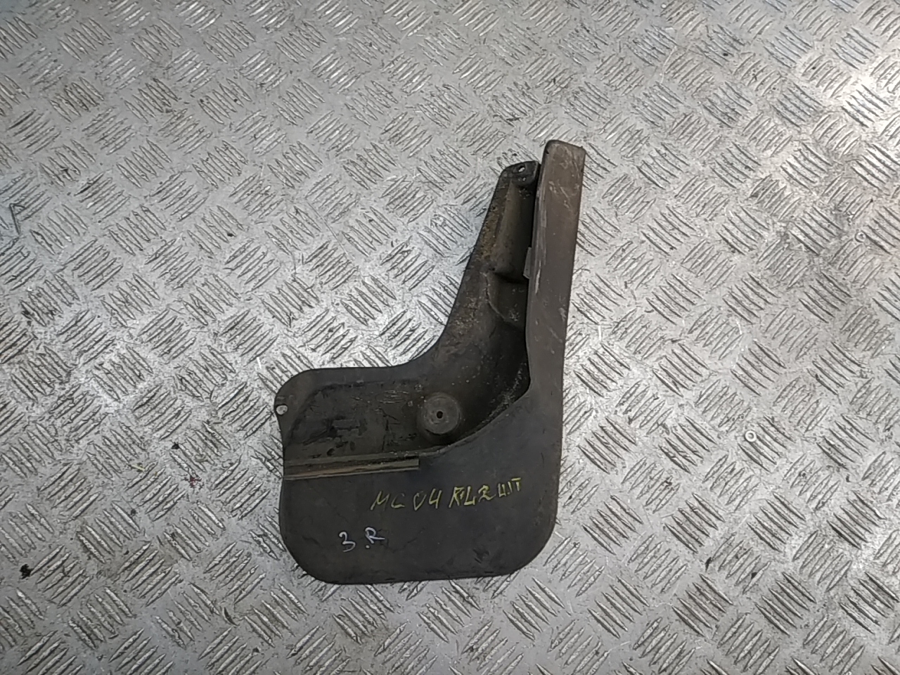 Брызговик задний правый