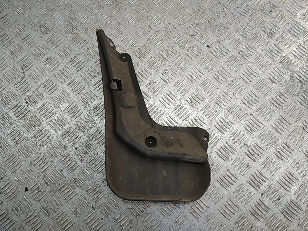 Брызговик задний правый