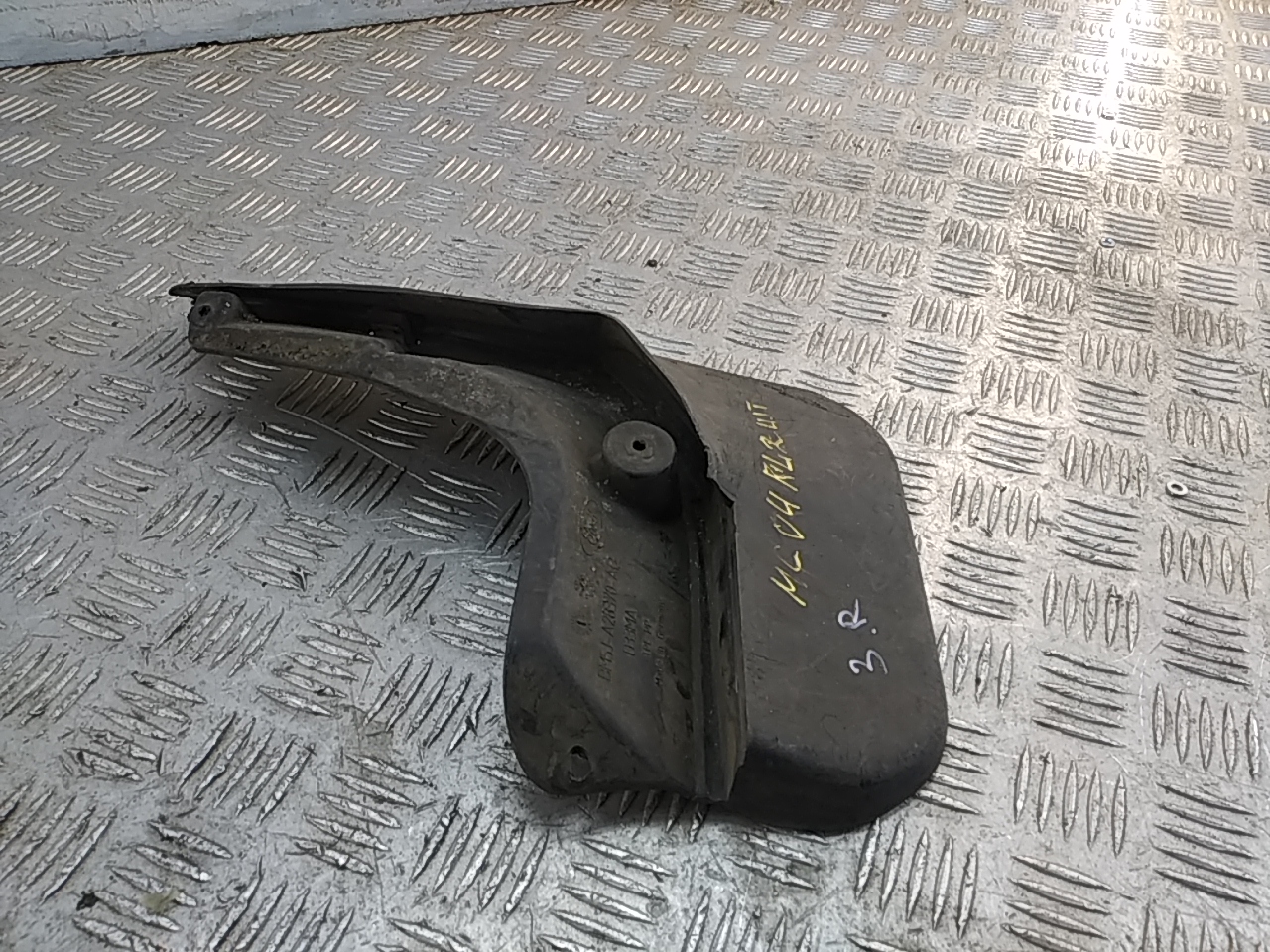 Брызговик задний правый