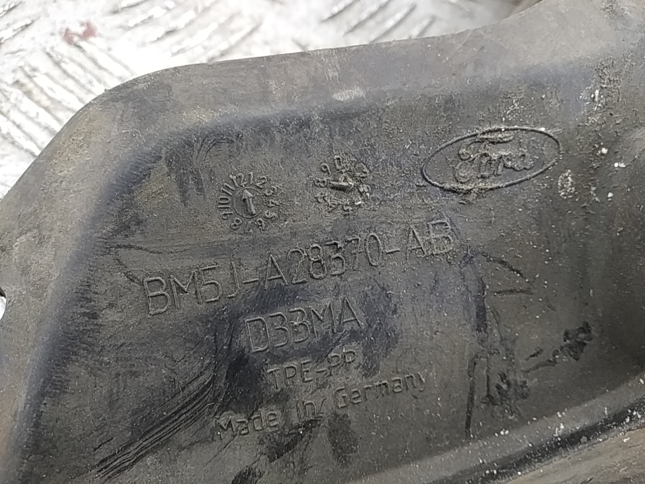 Брызговик задний правый