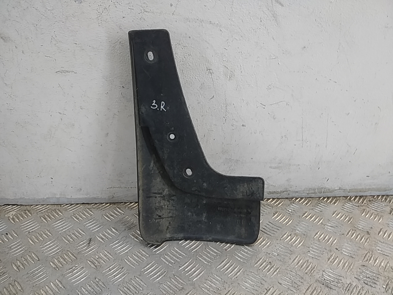 Брызговик задний правый