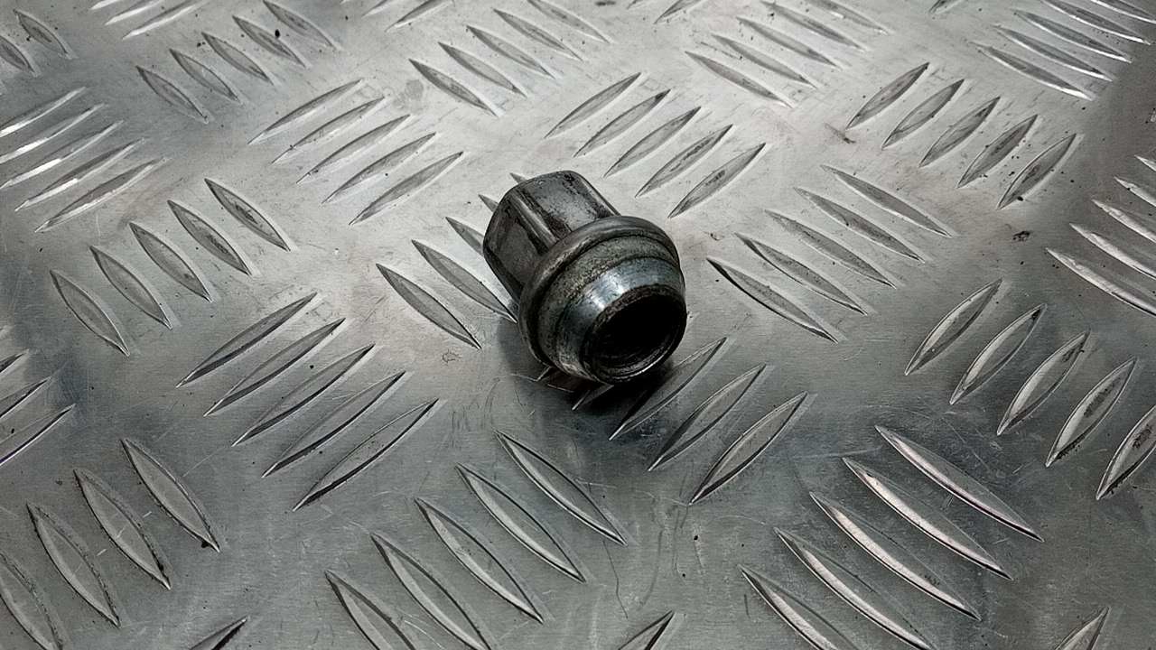 Гайка колеса